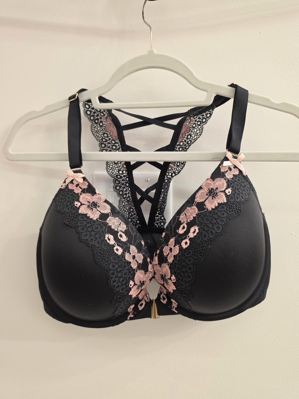 Cacique Black Boost Plunge Bra Pink Floral Lace and Lattice Back Detail 38DDD